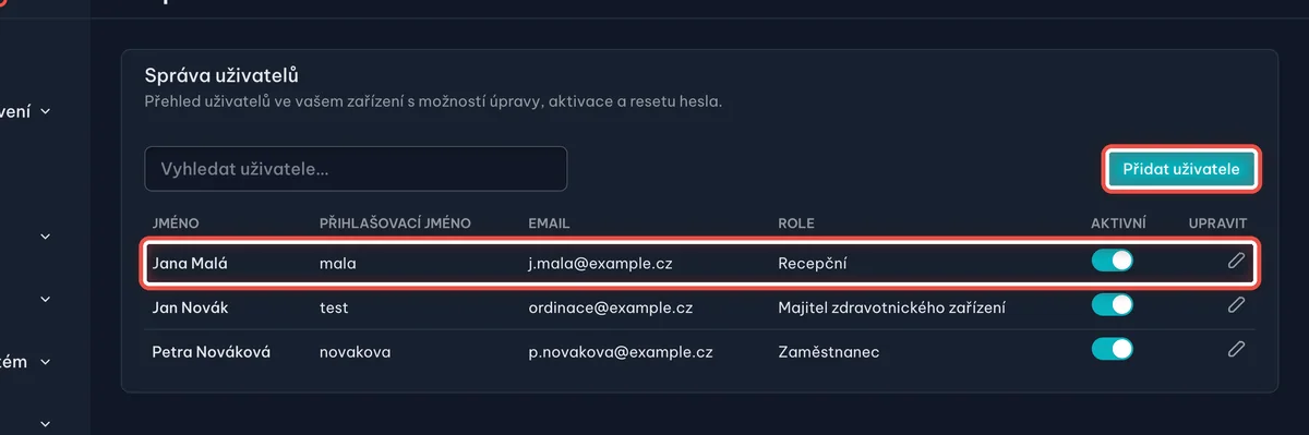 Zblízka — Přehled uživatelů: Tužkou na konci řádku otevřete úpravu člověka, přepínačem Aktivní mu přístup zapnete nebo vypnete. Nového kolegu založíte tlačítkem Přidat uživatele.