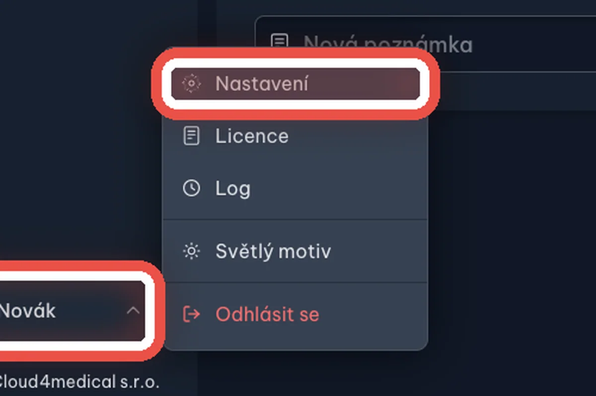 Zblízka — Otevřete Nastavení: Najeďte myší na své jméno a v nabídce, která vyskočí, klikněte na Nastavení.