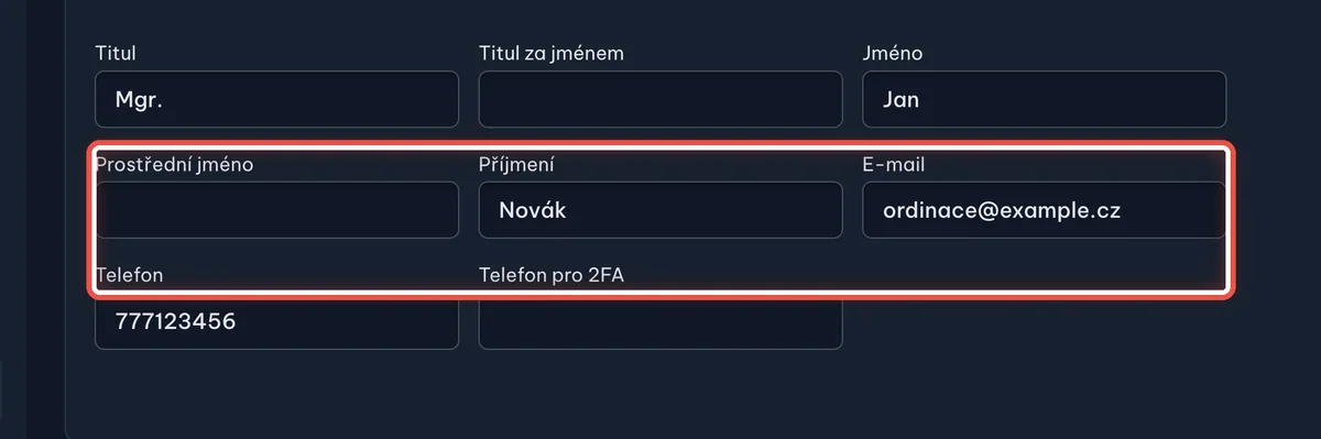 Zblízka — Vaše osobní údaje: Zkontrolujte hlavně E-mail a Telefon a případné opravy uložte tlačítkem Uložit změny.