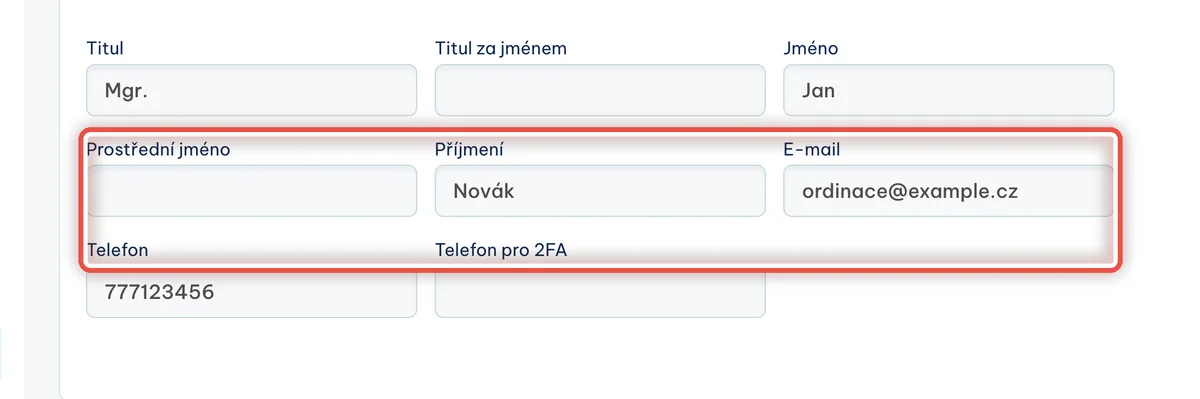 Zblízka — Vaše osobní údaje: Zkontrolujte hlavně E-mail a Telefon a případné opravy uložte tlačítkem Uložit změny.